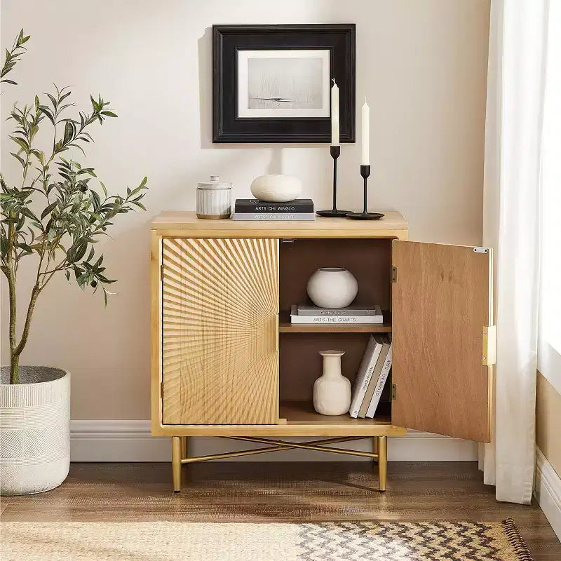 Madia Moderna in Legno con Ante Decorate a Rilievo