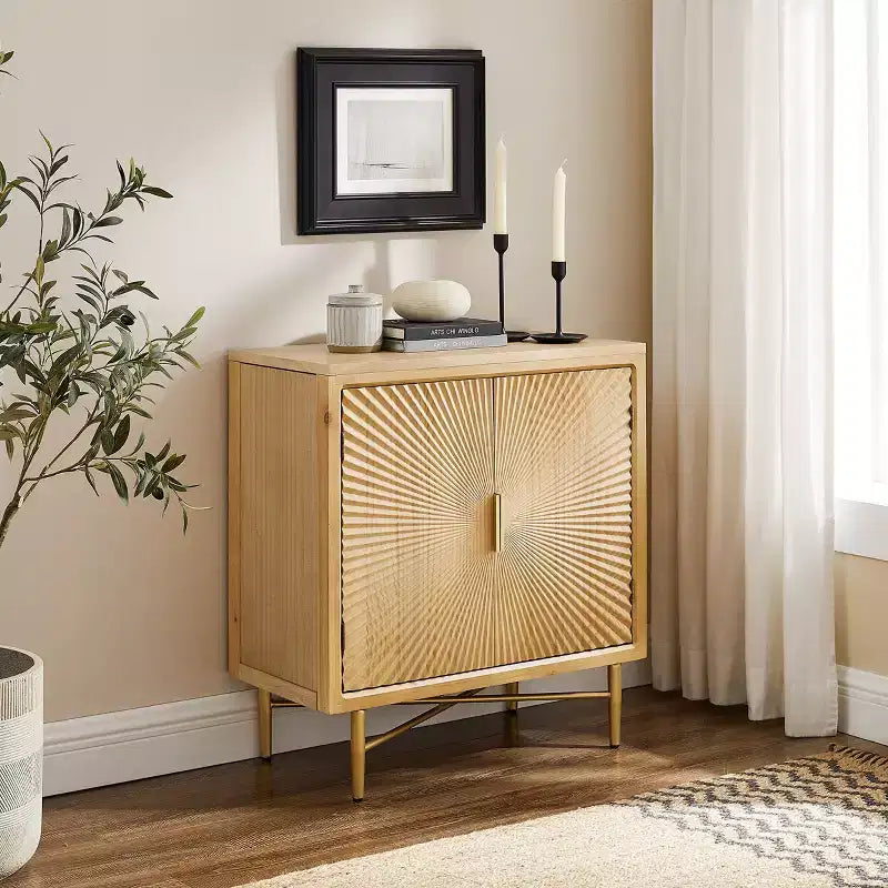 Madia Moderna in Legno con Ante Decorate a Rilievo