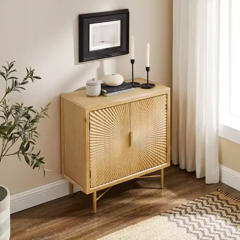 Madia Moderna in Legno con Ante Decorate a Rilievo