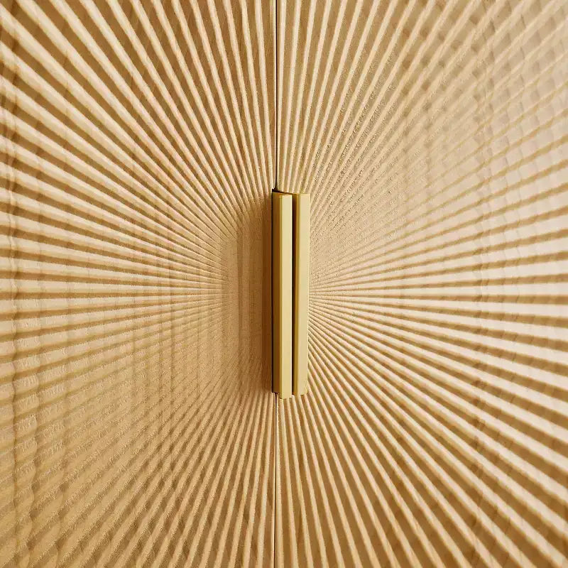 Madia Moderna in Legno con Ante Decorate a Rilievo