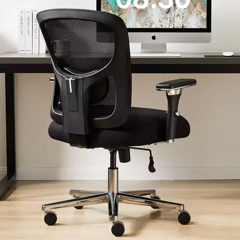 Sedia da ufficio girevole ergonomica moderna in rete con braccioli e supporto lombare