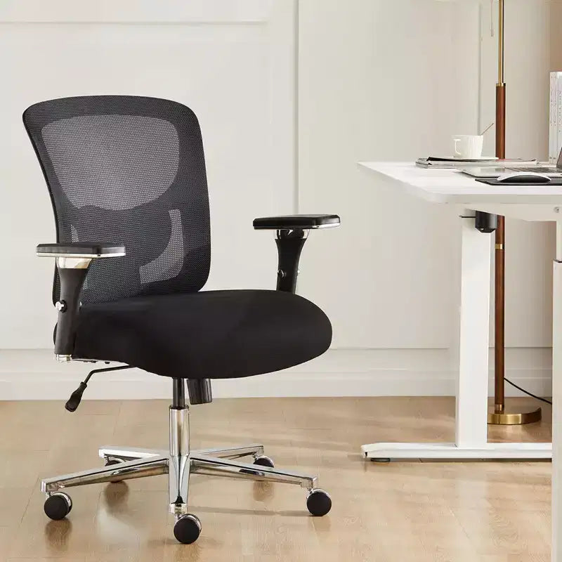 Sedia da ufficio girevole ergonomica moderna in rete con braccioli e supporto lombare