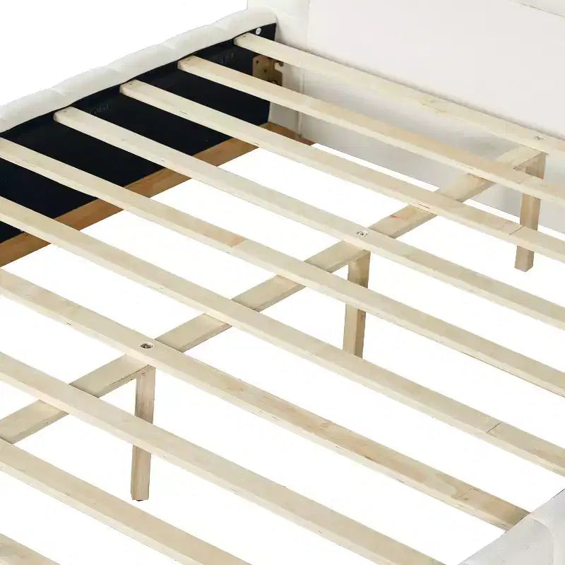 Letto moderno a righe in tessuto con testiera