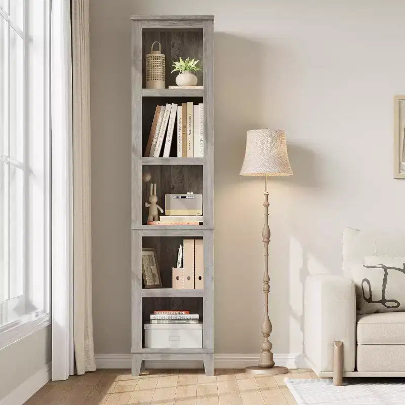 Libreria ad angolo stretta a 5 ripiani con gambe in legno, grigia, salvaspazio